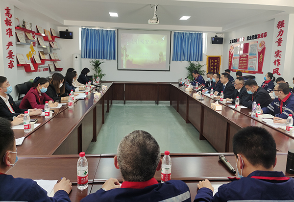 1647246032910165.jpg 第九黨支部召開外場隊黨小組黨建引領安全生產(chǎn)專題會議.jpg