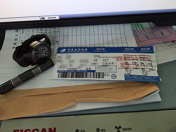 1653362034997907.jpg 安檢站查獲旅客攜帶多個偽裝點煙器.jpg