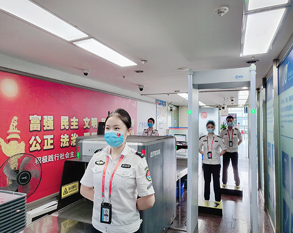 1659337363515348.jpg “八·一”建軍節(jié) 向中國(guó)軍人致敬2.jpg