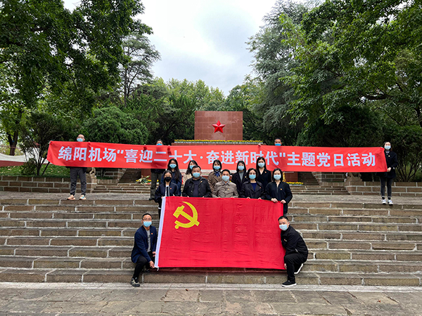 第一、第十三、第十七黨支部聯(lián)合開展“喜迎二十大·奮進新時代”主題黨日活動.jpg