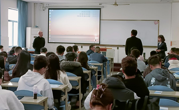 1681091072575937.png 綿陽機(jī)場(chǎng)“獵才行動(dòng)”:走進(jìn)高校 職等你來.png