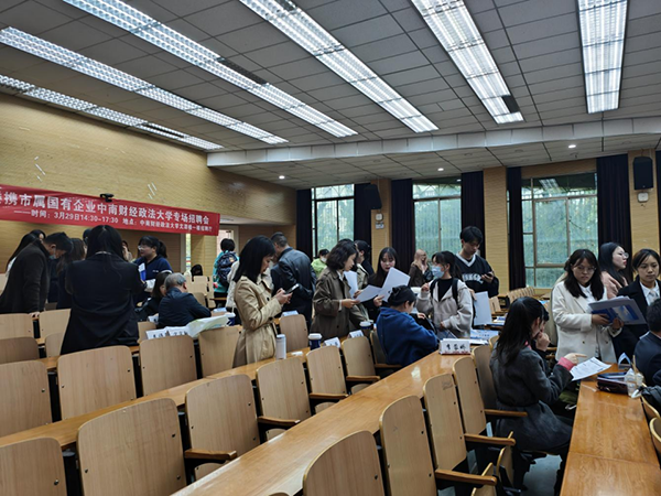 1681096388200915.png 綿陽機(jī)場(chǎng)“獵才行動(dòng)”:走進(jìn)高校 職等你來2.png