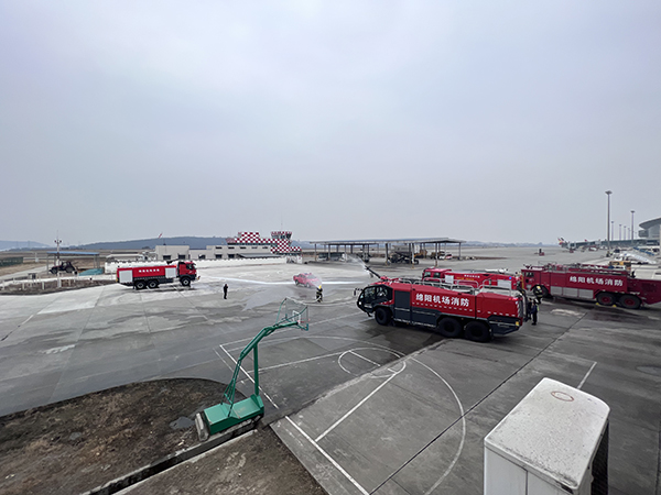 1681885197220580.jpg 以培訓(xùn)促根基 以演練夯基礎(chǔ) 綿陽(yáng)機(jī)場(chǎng)消防護(hù)衛(wèi)部多措并舉防火災(zāi)隱患2.jpg